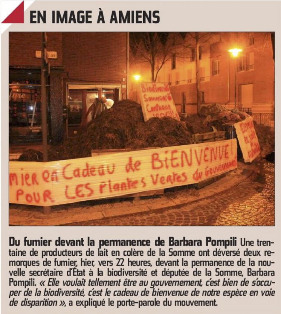 20160213-CP-Amiens-Du fumier devant la permanence de Pompili