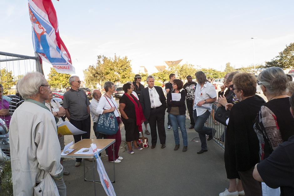 Rassemblement devant l'hôpital public Laennec - Creil, 6 septembre 2012