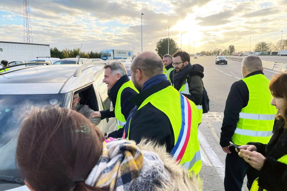 Auprès des automobilistes avec Fabien Roussel pour le pouvoir d'achat - Péage de l'A1 Chamant-Senlis, 22 octobre 2021