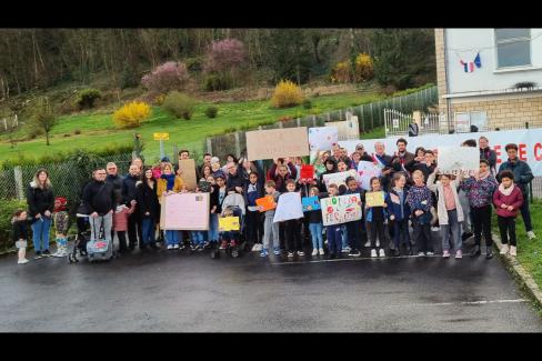 Mobilisé·es contre la fermeture d'une classe à Jean-Massé - Thiverny, 15 mars 2024